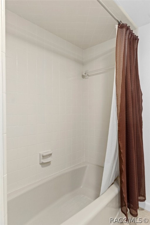 bathroom with shower / tub combo