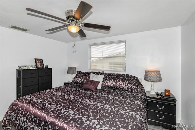 bedroom with ceiling fan