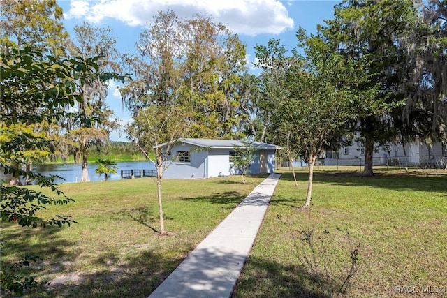 view of yard featuring a water view