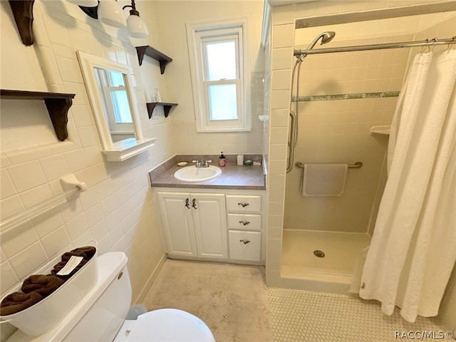 bathroom featuring toilet, tile walls, and curtained shower