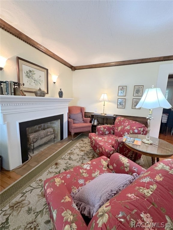 living room featuring hardwood / wood-style flooring and crown molding