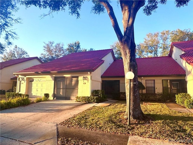 view of front facade featuring a garage