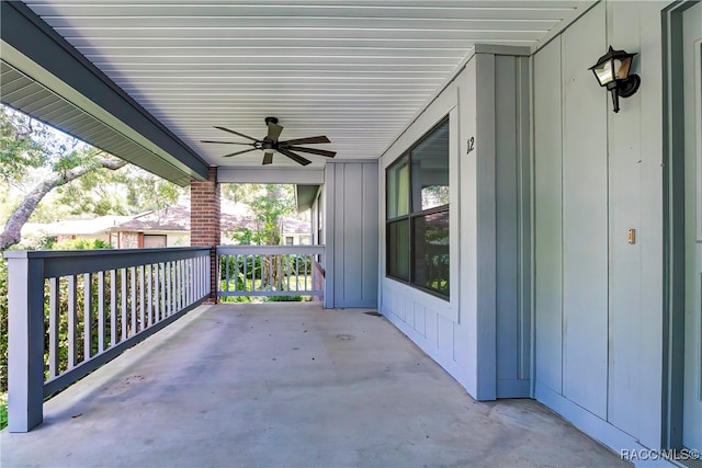 view of patio featuring covered porch and ceiling fan