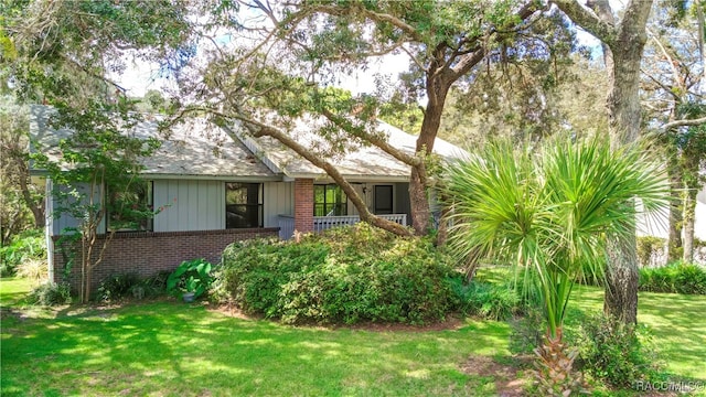 ranch-style home featuring a front yard