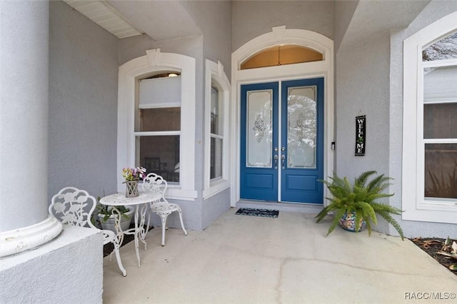 entrance to property with stucco siding