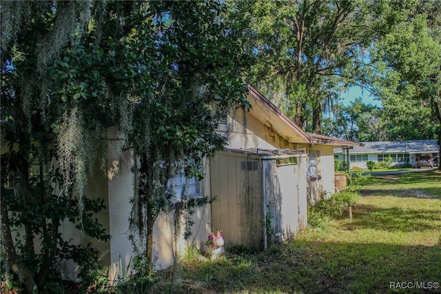 view of side of property featuring a yard