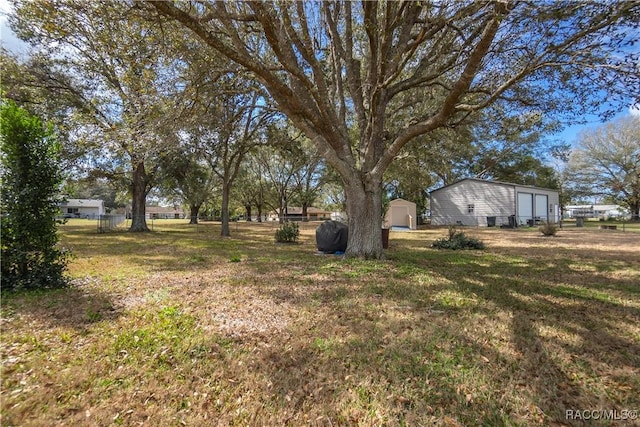 view of yard with a storage shed