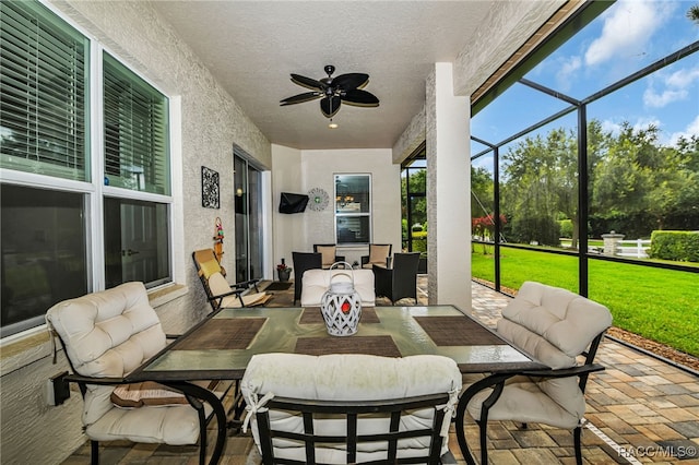 sunroom with ceiling fan