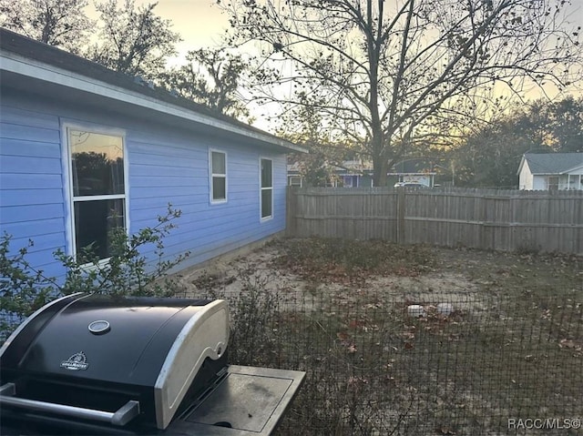 view of yard at dusk