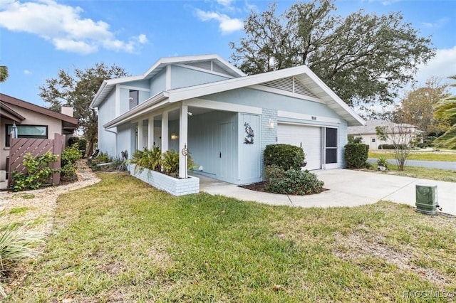 view of front of house featuring a front yard and a garage