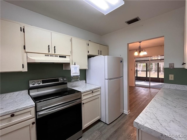 kitchen with electric stove, hanging light fixtures, a notable chandelier, white fridge, and dark hardwood / wood-style flooring