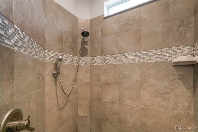 details featuring tiled shower