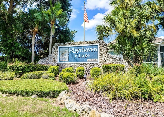 view of community / neighborhood sign