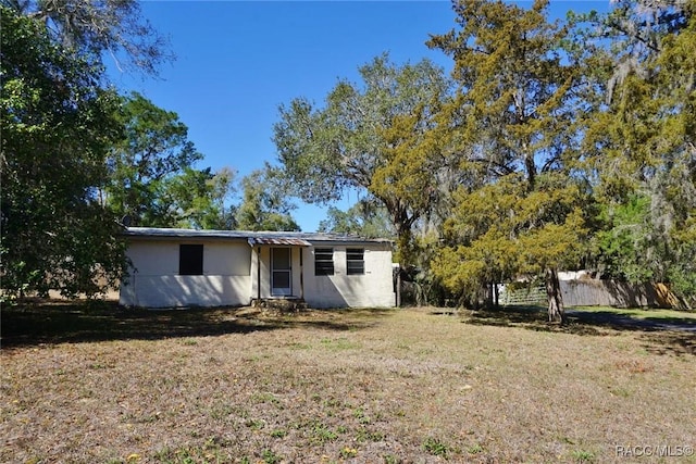 view of front of property with a front lawn