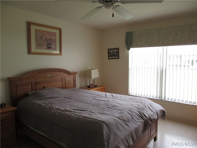 bedroom featuring ceiling fan