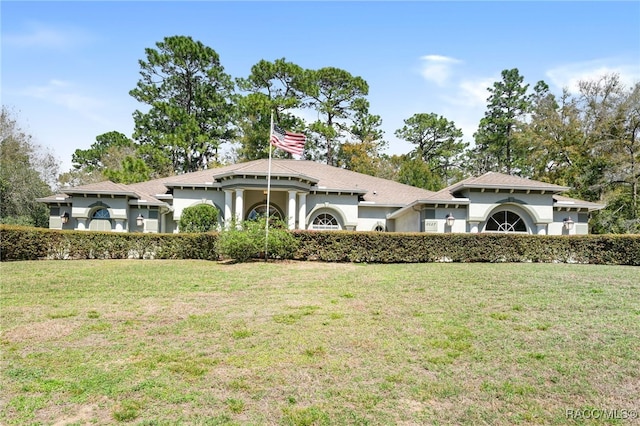 view of front facade featuring stucco siding and a front lawn