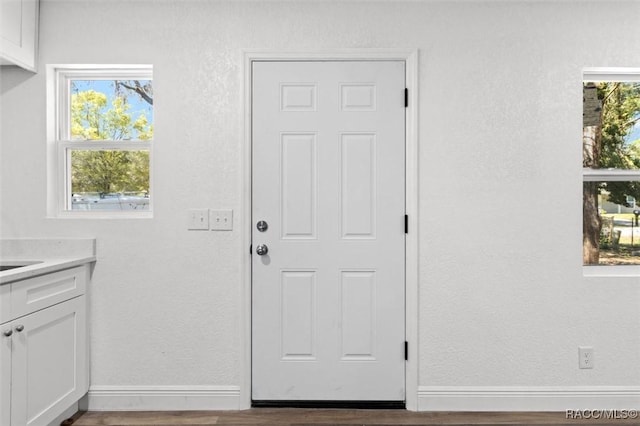 383 S Rooks Ave, Inverness, FL 34453 - entryway featuring a textured wall, baseboards, and wood finished floors