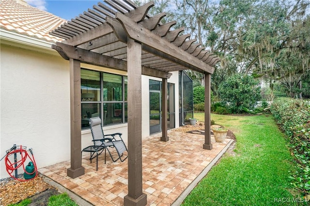 view of patio featuring a pergola