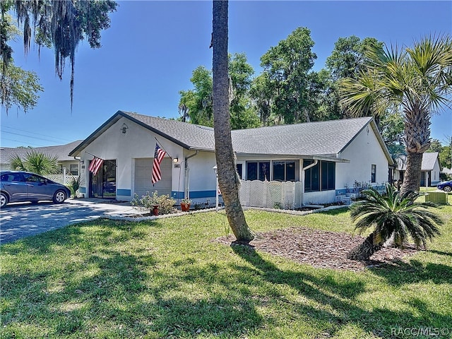 single story home with a front yard