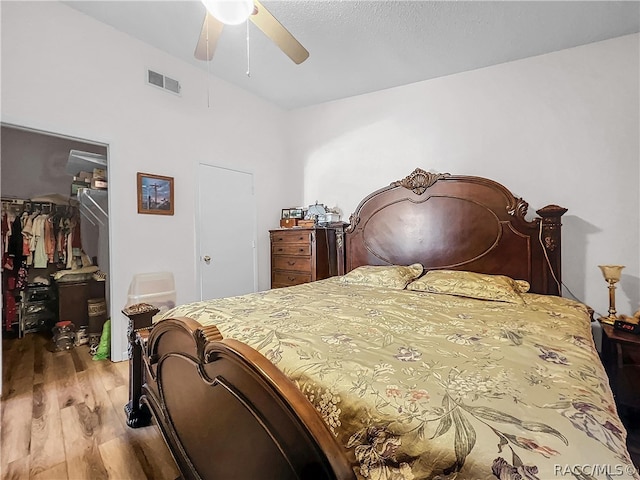 bedroom featuring light hardwood / wood-style floors, a closet, and ceiling fan