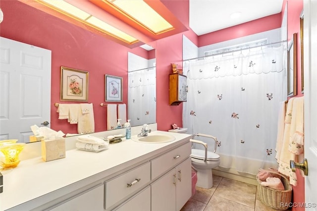 330 W Hillmoor Ln, Beverly Hills, FL 34465 - full bath featuring toilet, tile patterned floors, vanity, and shower / bath combo