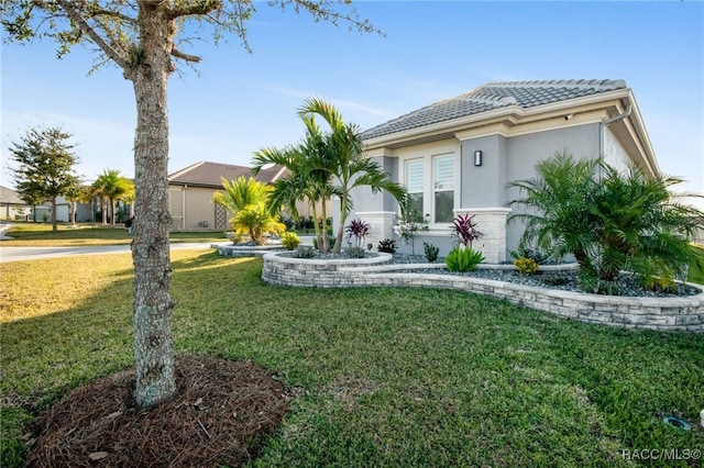 view of front of home featuring a front yard