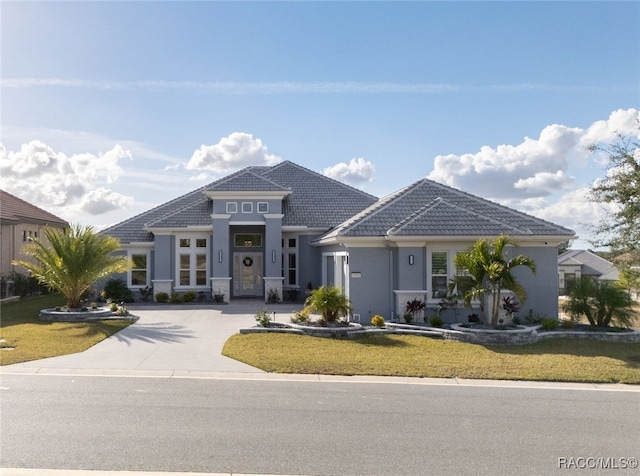 view of front of property with a front lawn