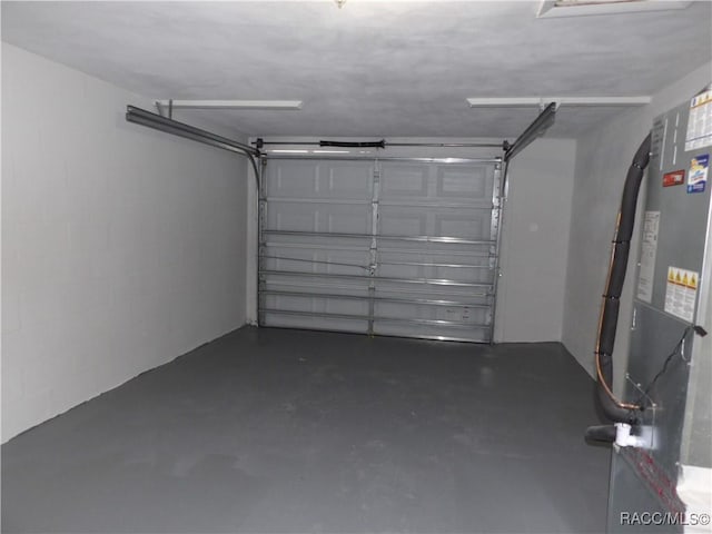 garage with heating unit