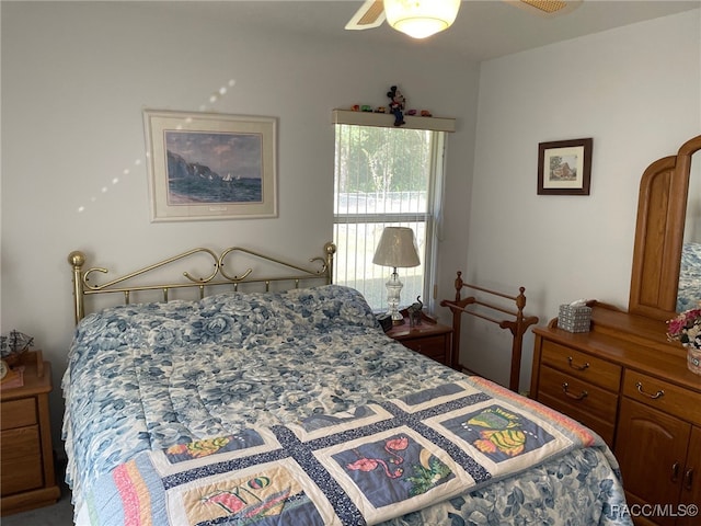 bedroom with ceiling fan