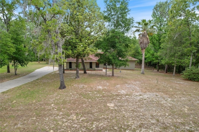 view of front of home featuring a front lawn