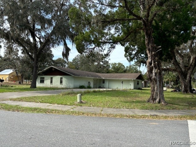 ranch-style home with a front lawn