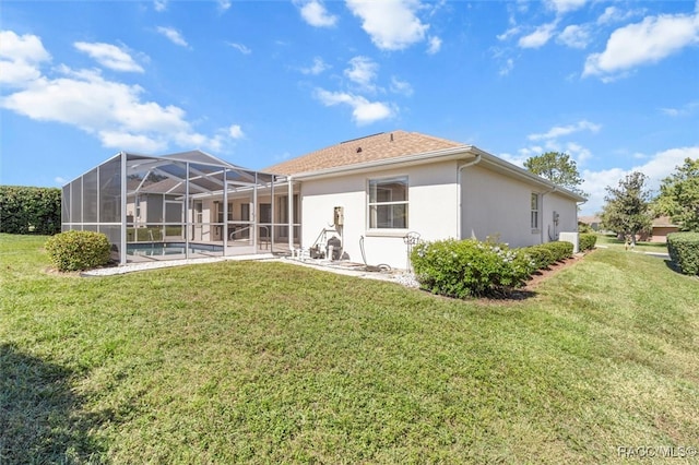 rear view of house featuring a lanai, a lawn, and a pool