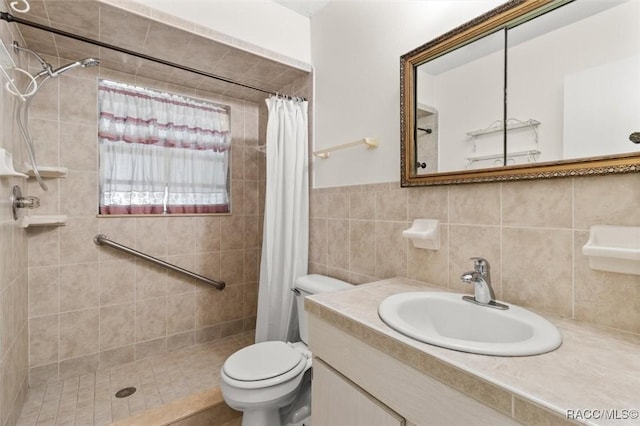 732 Wharton Ter, Inverness, FL 34450 - bathroom featuring a tile shower and vanity