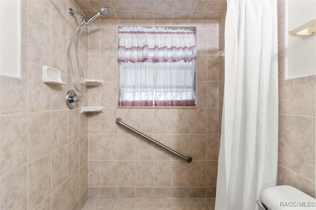 732 Wharton Ter, Inverness, FL 34450 - bathroom featuring a tile shower and toilet