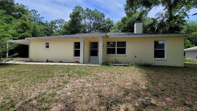 view of front facade with a front lawn