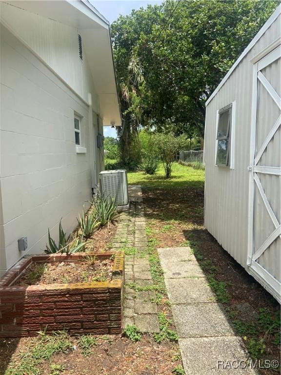 5175 E Tangelo Ln, Inverness, FL 34453 - view of yard featuring central AC