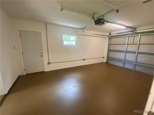 5175 E Tangelo Ln, Inverness, FL 34453 - garage featuring a garage door opener