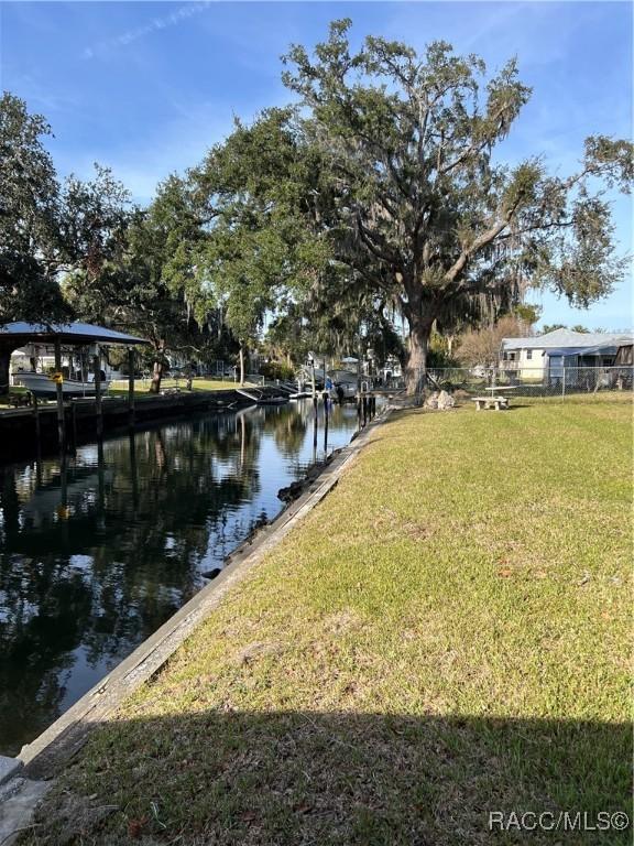 view of yard featuring a water view