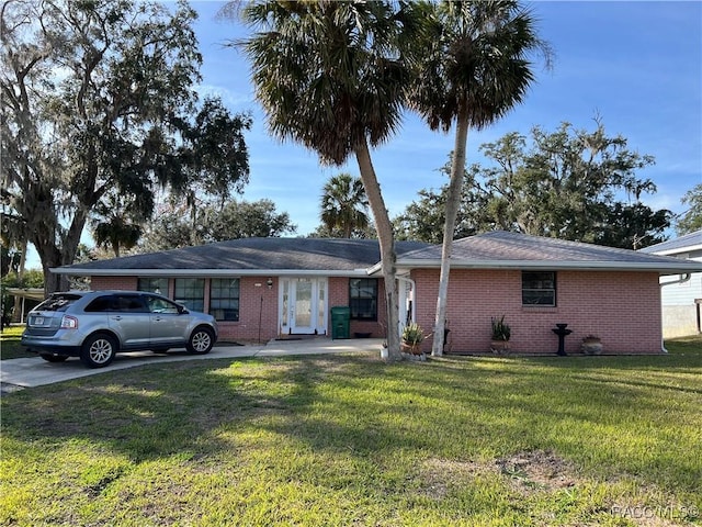 single story home with a front yard