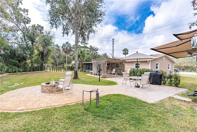 view of yard with a patio and an outdoor fire pit