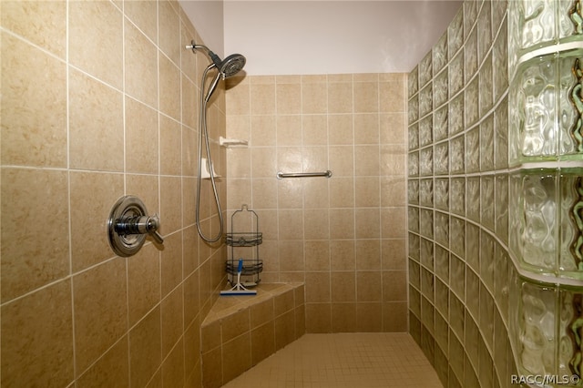 bathroom featuring tiled shower