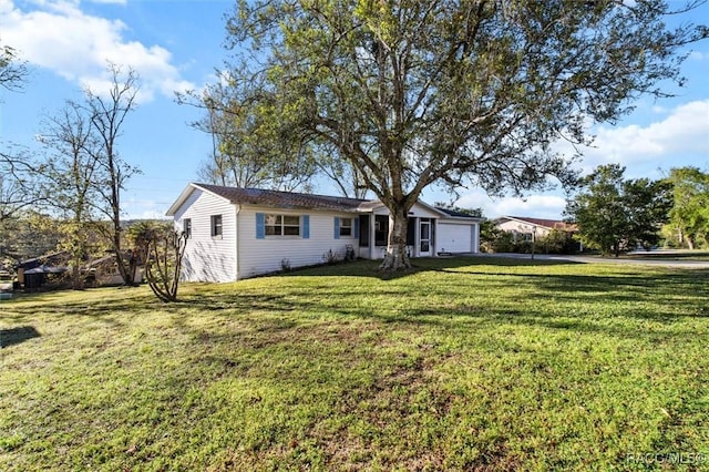 ranch-style house featuring a front lawn and an attached garage