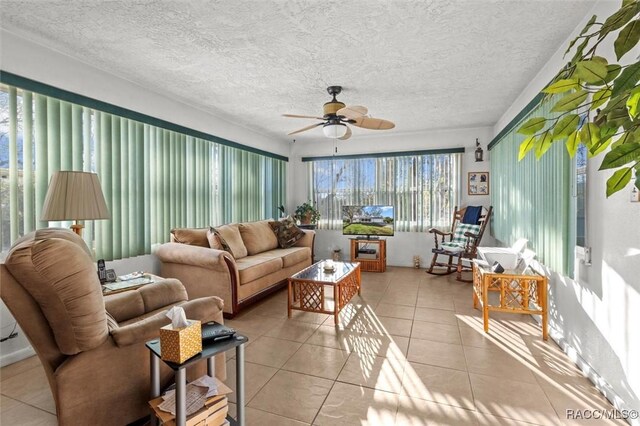 sunroom / solarium with ceiling fan