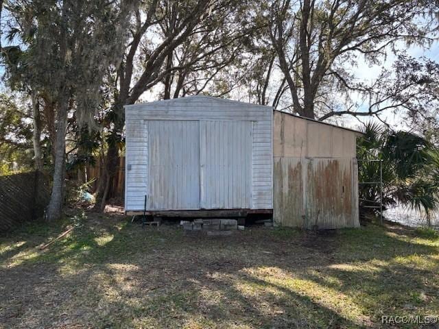 view of outdoor structure featuring a yard