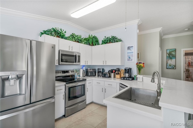 795 W Toucan Loop, Hernando, FL 34442 - kitchen featuring stainless steel appliances, crown molding, a sink, a peninsula, and light countertops