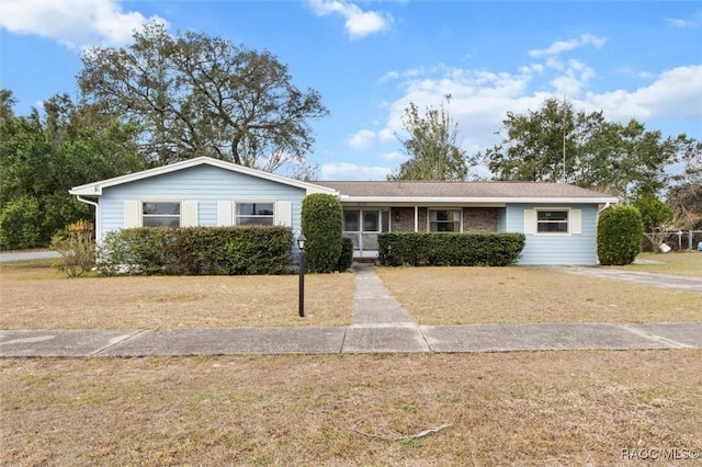 ranch-style home with a front yard