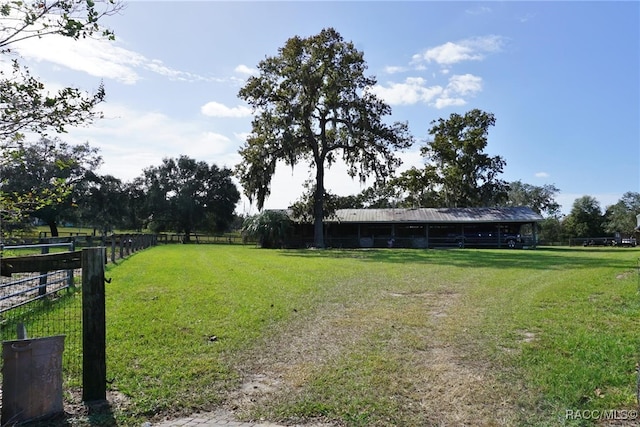 view of yard featuring a rural view