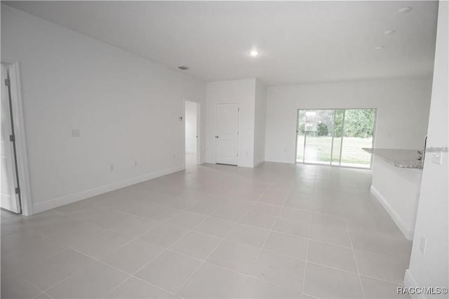 empty room featuring light tile patterned floors