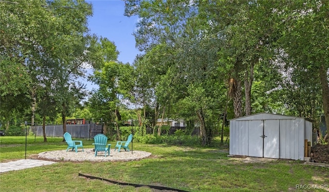 4 S Columbus St, Beverly Hills, FL 34465 - view of yard with a shed and view of wooded area