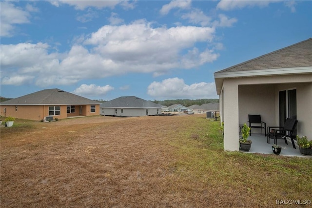 view of yard with a patio